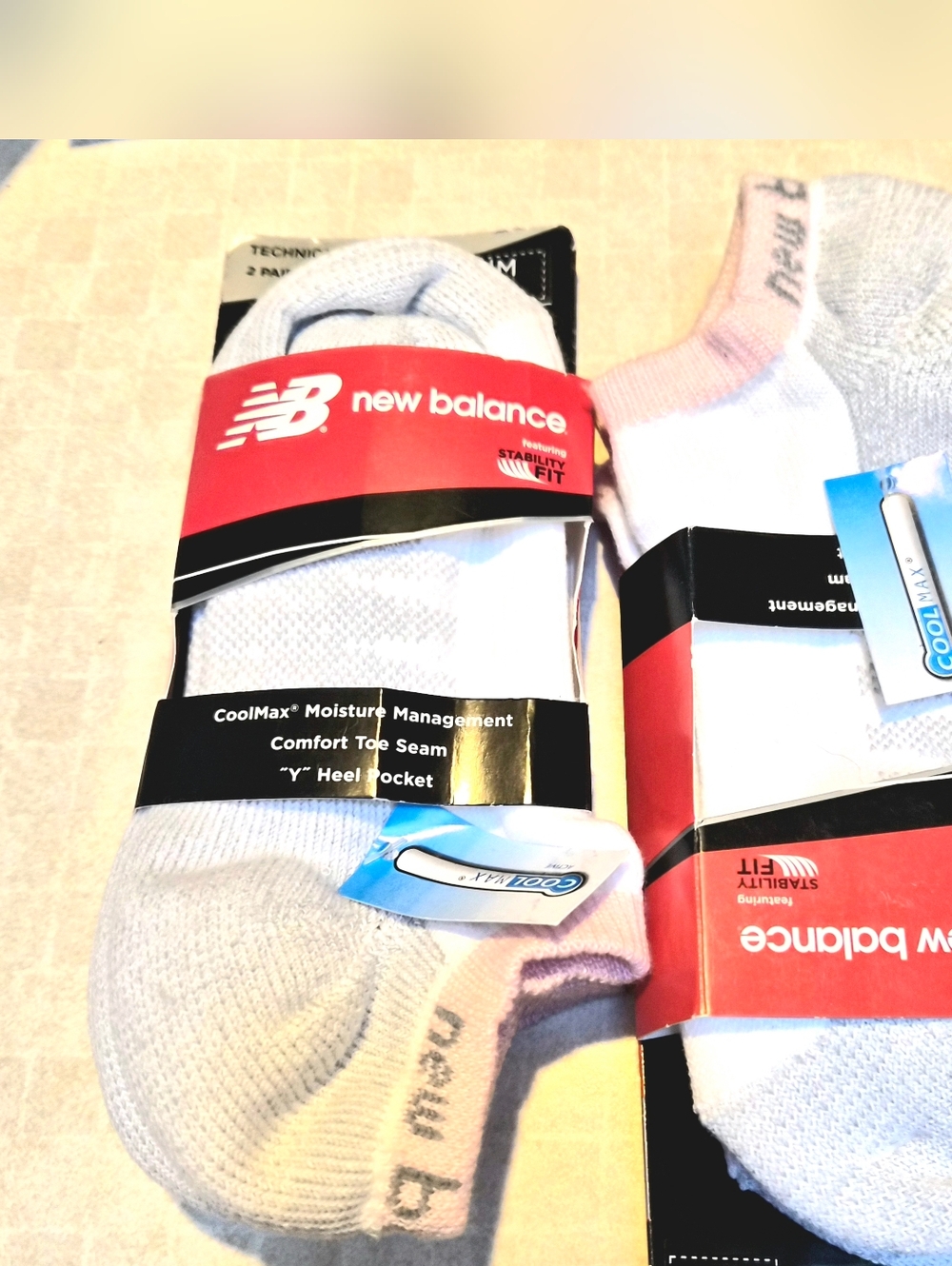 NWT Socks Womens New Balance 4 Pairs, 2 Packs, Cool Max. Athletic.